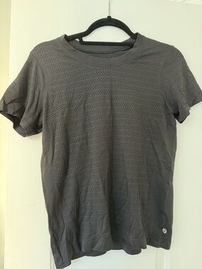 lululemon athletica women’s black Short Sleeve Tee